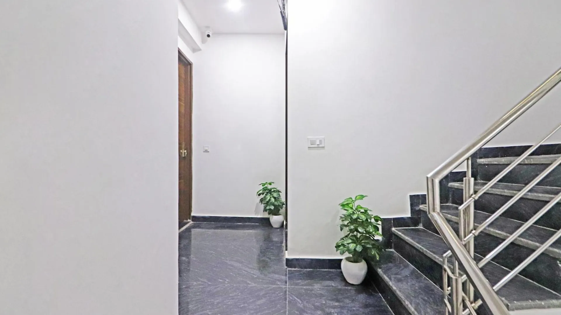 Airport Tulip Suites Near Delhi Airport New Delhi 4*,